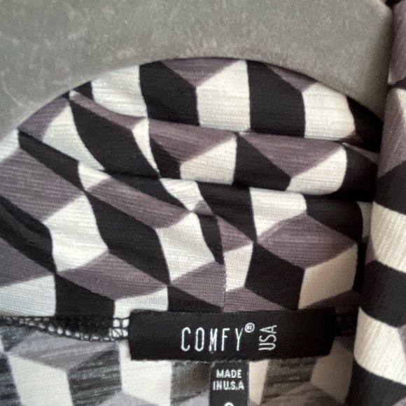 Comfy USA Geometric Cowl neck Large Pocket Top Size S - Picture 8 of 10